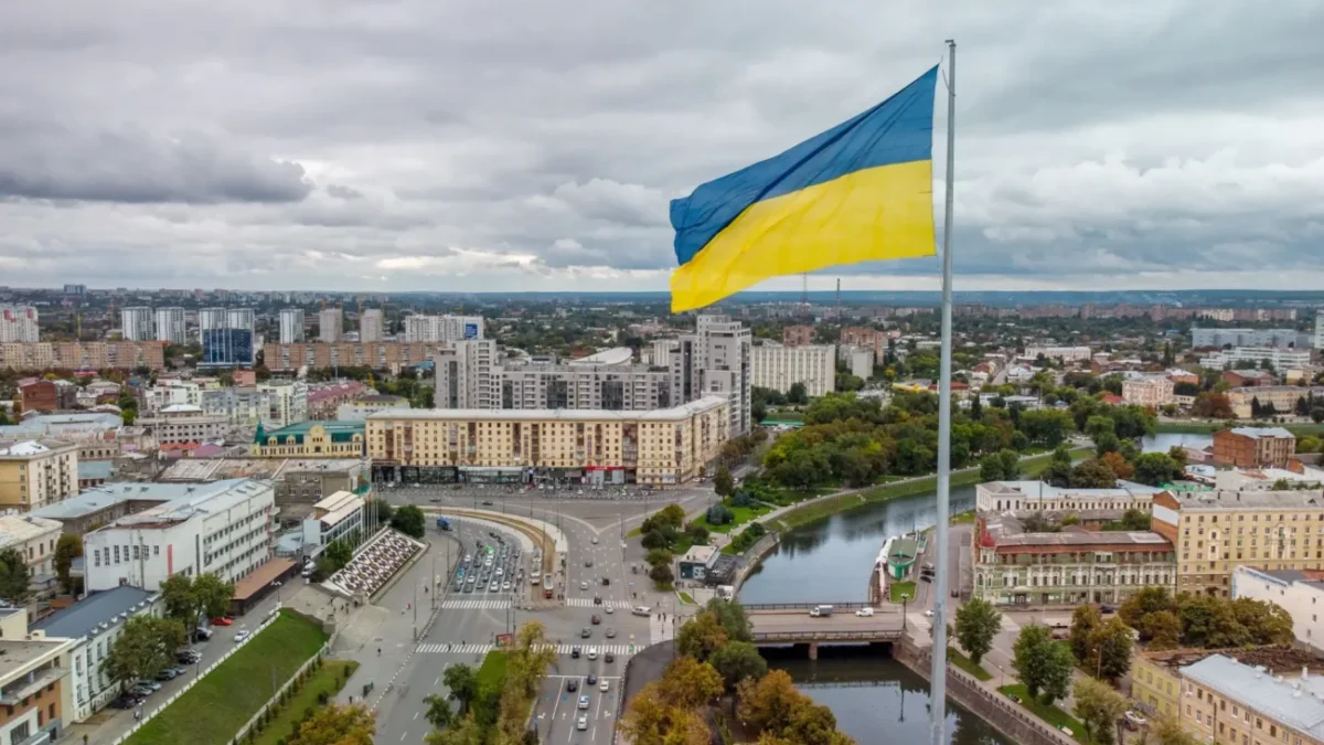 ukrajinská vlajka ve městě