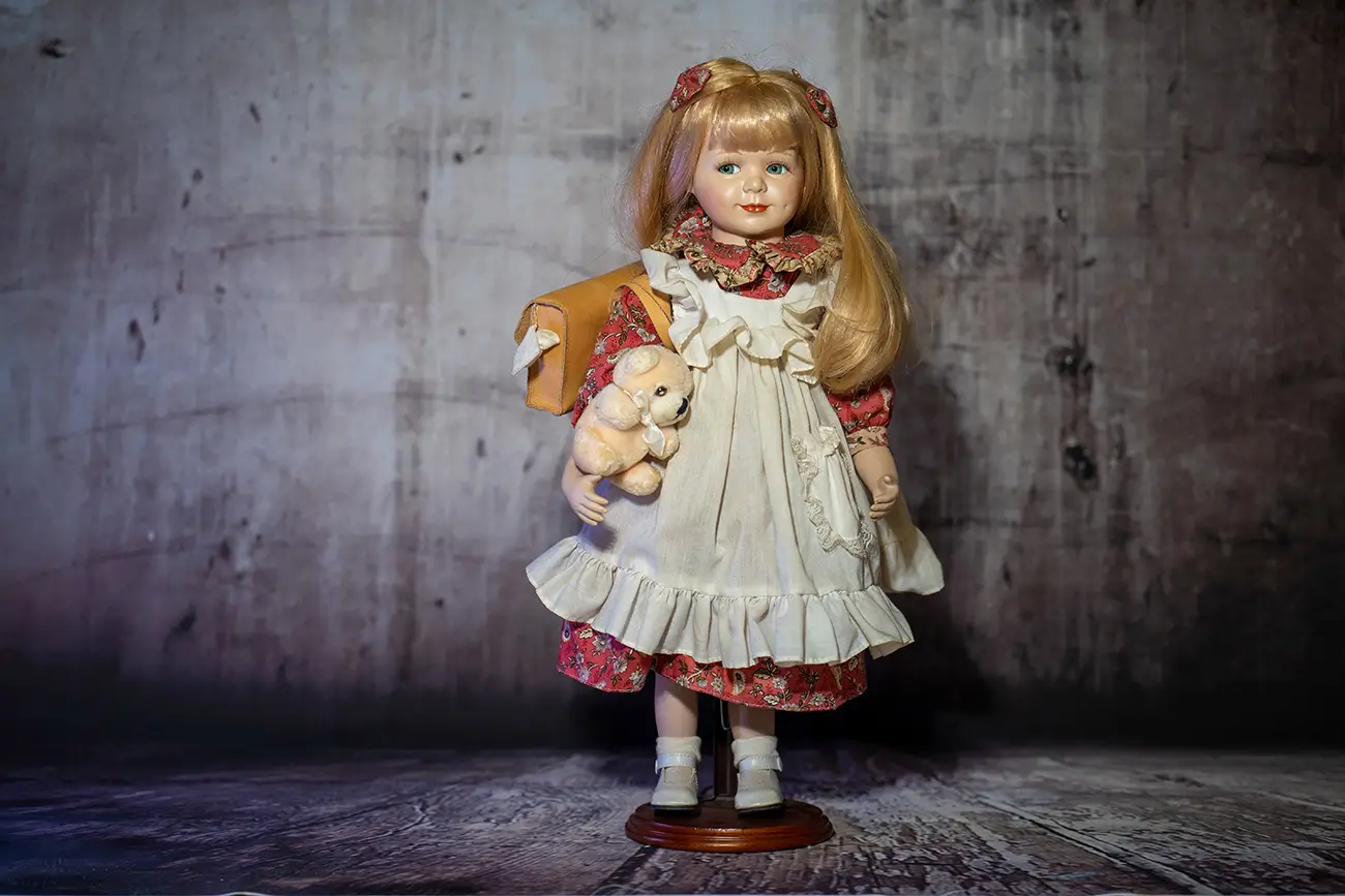 Sběratelé vyhledávají i starožitné panenky. Zdroj: Shutterstock | TVGURU.cz retro panenka