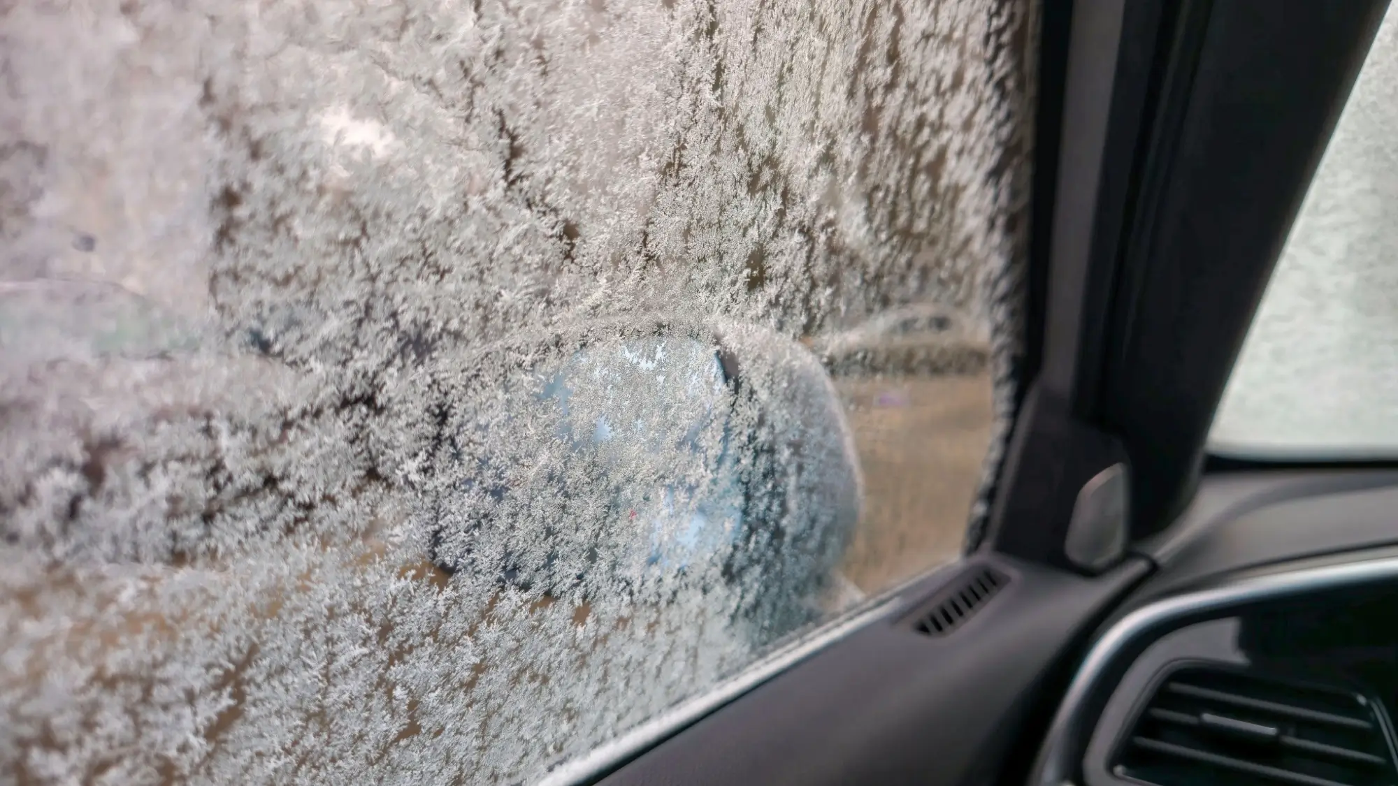 Ledové květy, co dokáže na sklo nakreslit svatá Viktorie