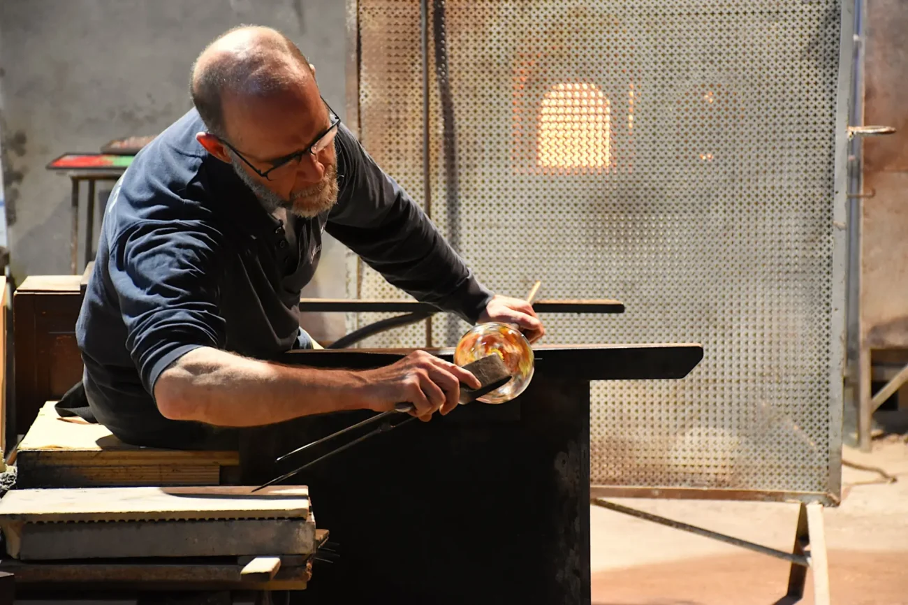 výroba ručně foukaného skla