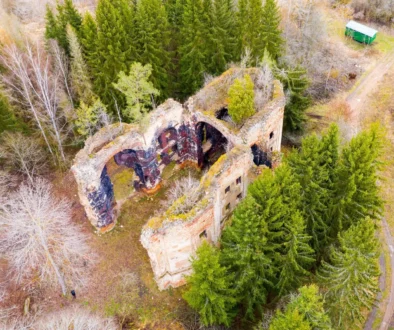 Letecký pohled na slavné filmové místo, kterému se místní vyhýbají. Zdroj: Shutterstock