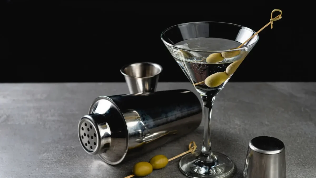 Drink Dry Martini: Protřepat, nemíchat!