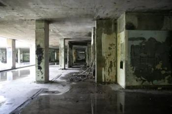 zchátralá nemocnice