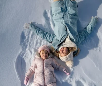 Na sněhu se dělají andělíčci jedna radost. Na blátě by to nešlo