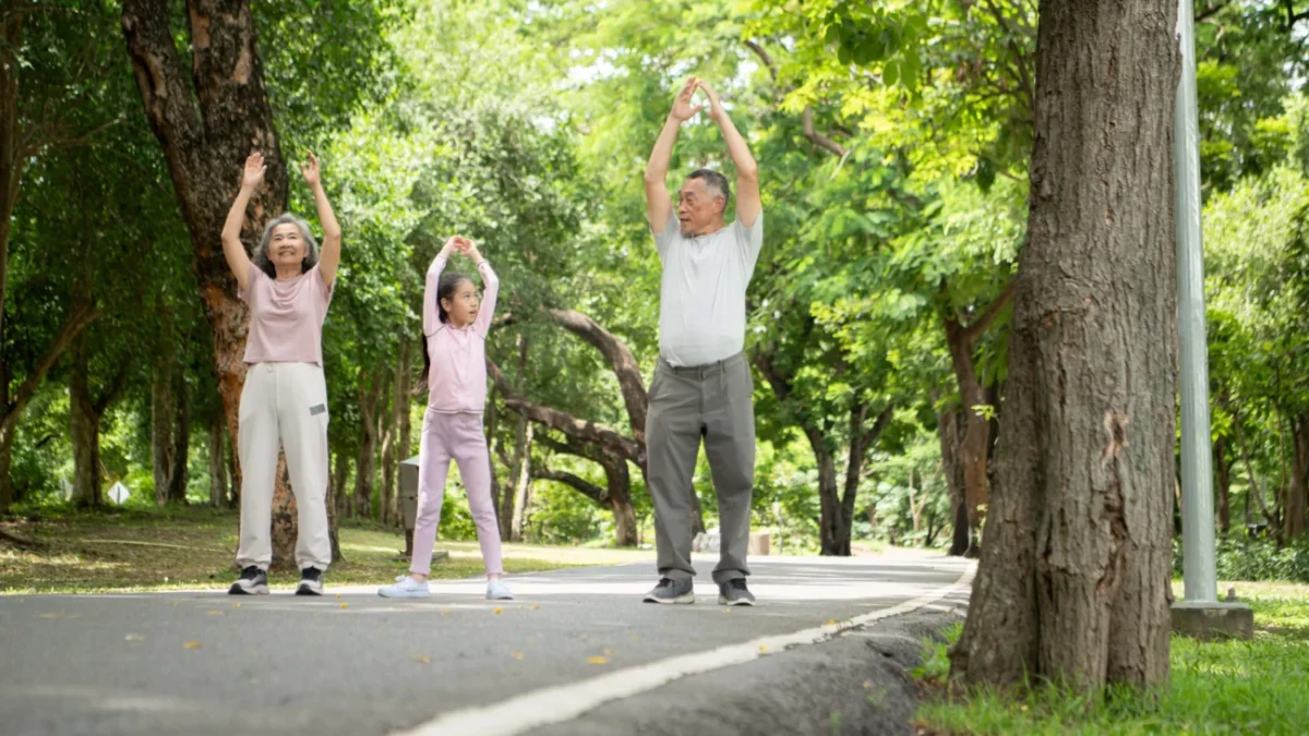 dva lidé s dítětem