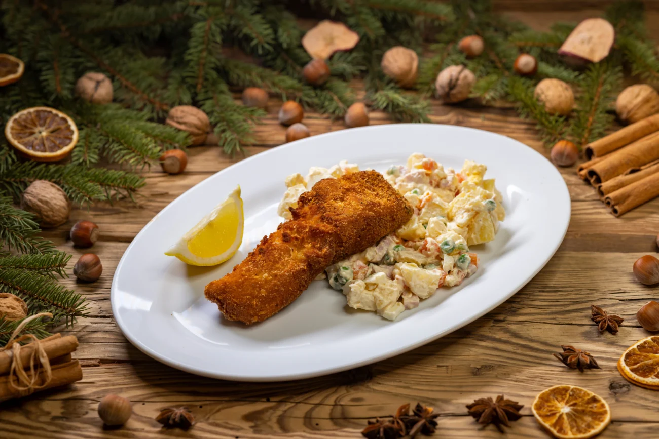 kapr s bramborovým salátem