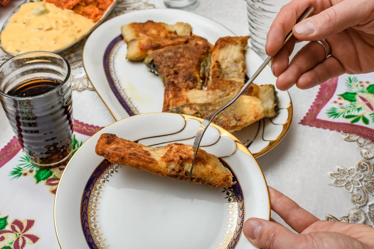 shutterstock_2487192455 | TVGURU.cz smažený kapr