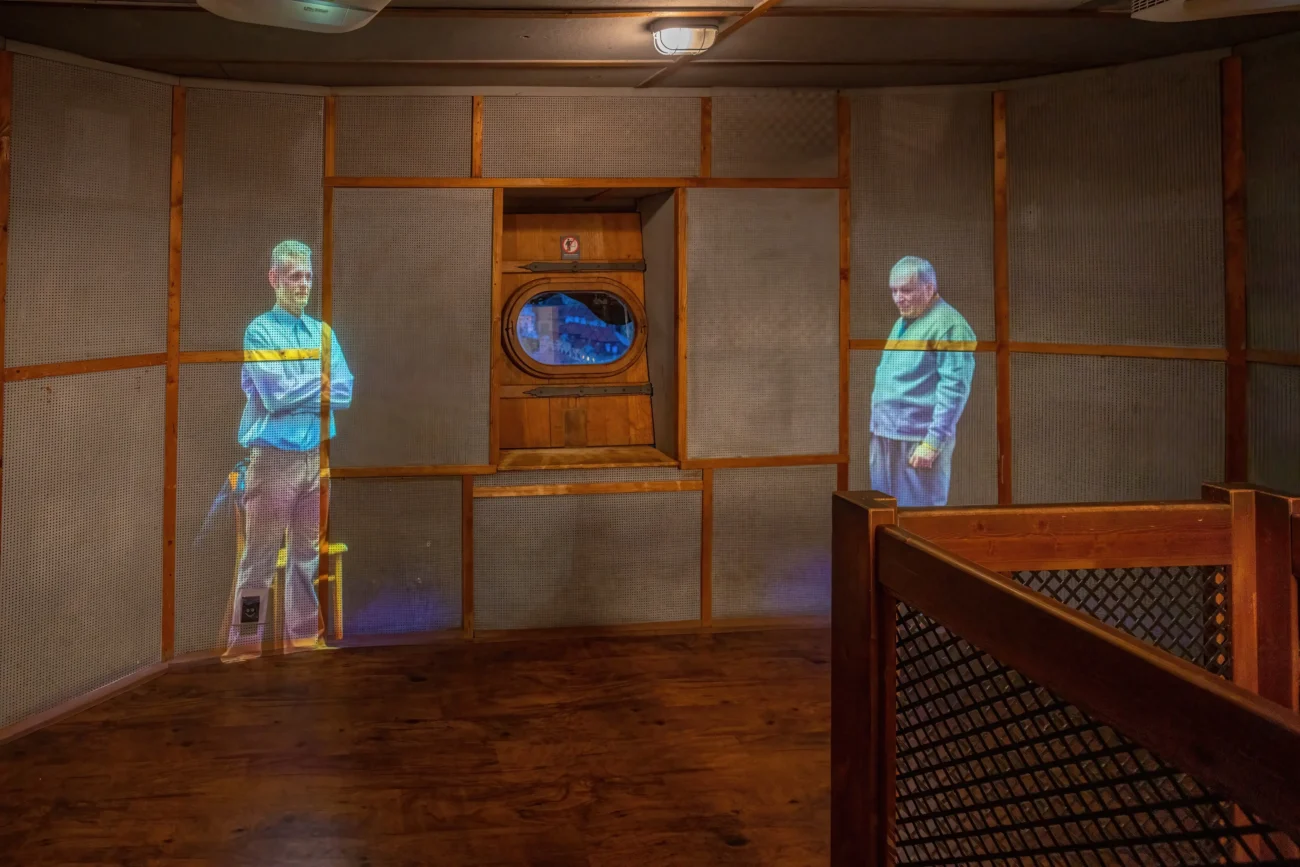 Promítání lidí na stěnu