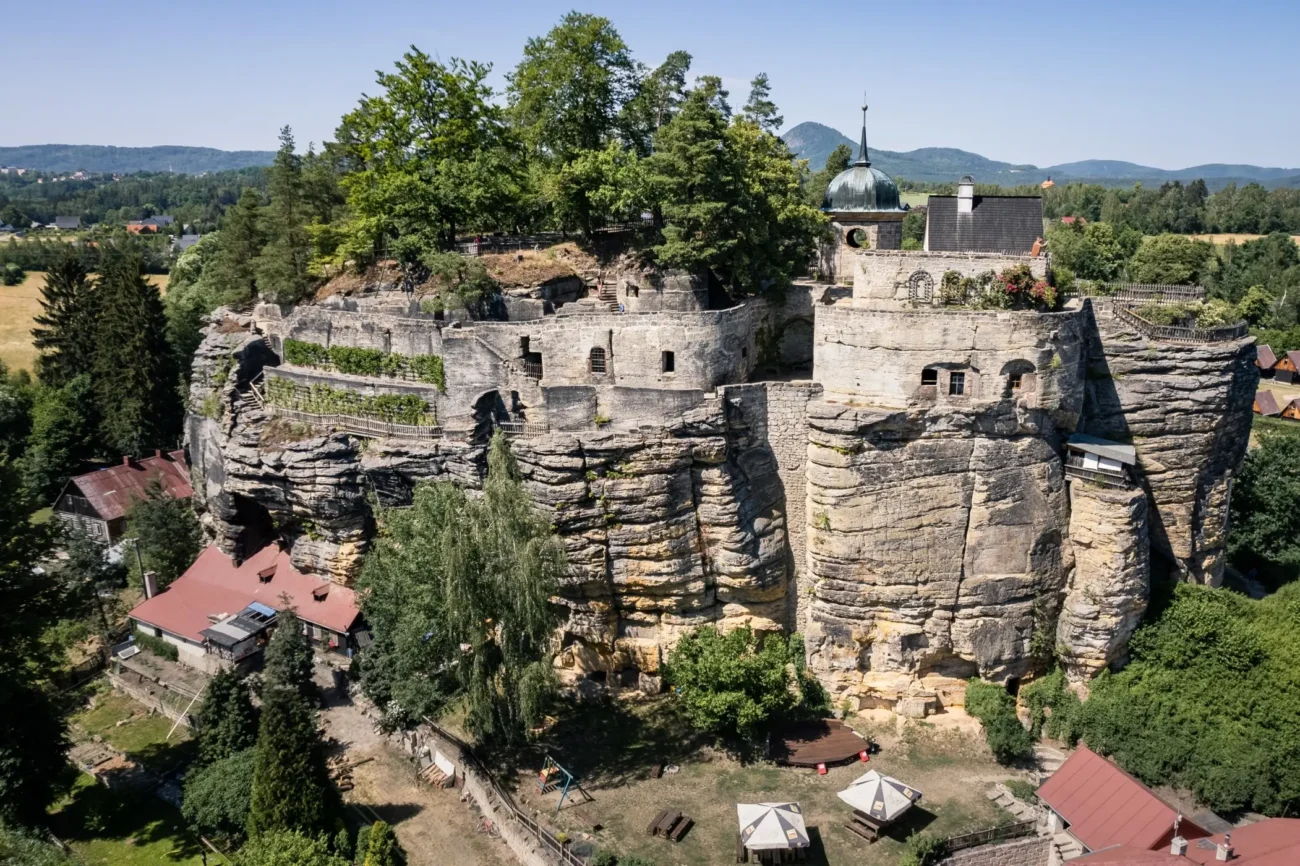 Pohled z výšky na hrad Sloup