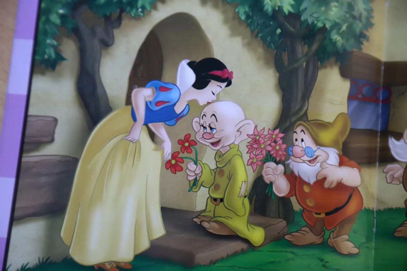 shutterstock_2520914761-2 | TVGURU.cz Obrázek Sněhurky a trpaslíků