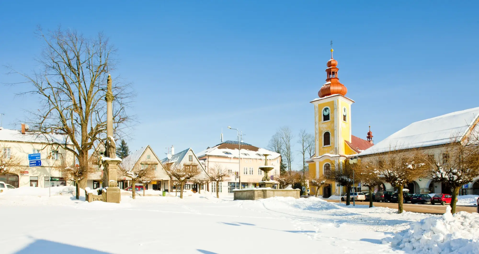 Takové bývaly české zimy. Sníh na každém náměstí