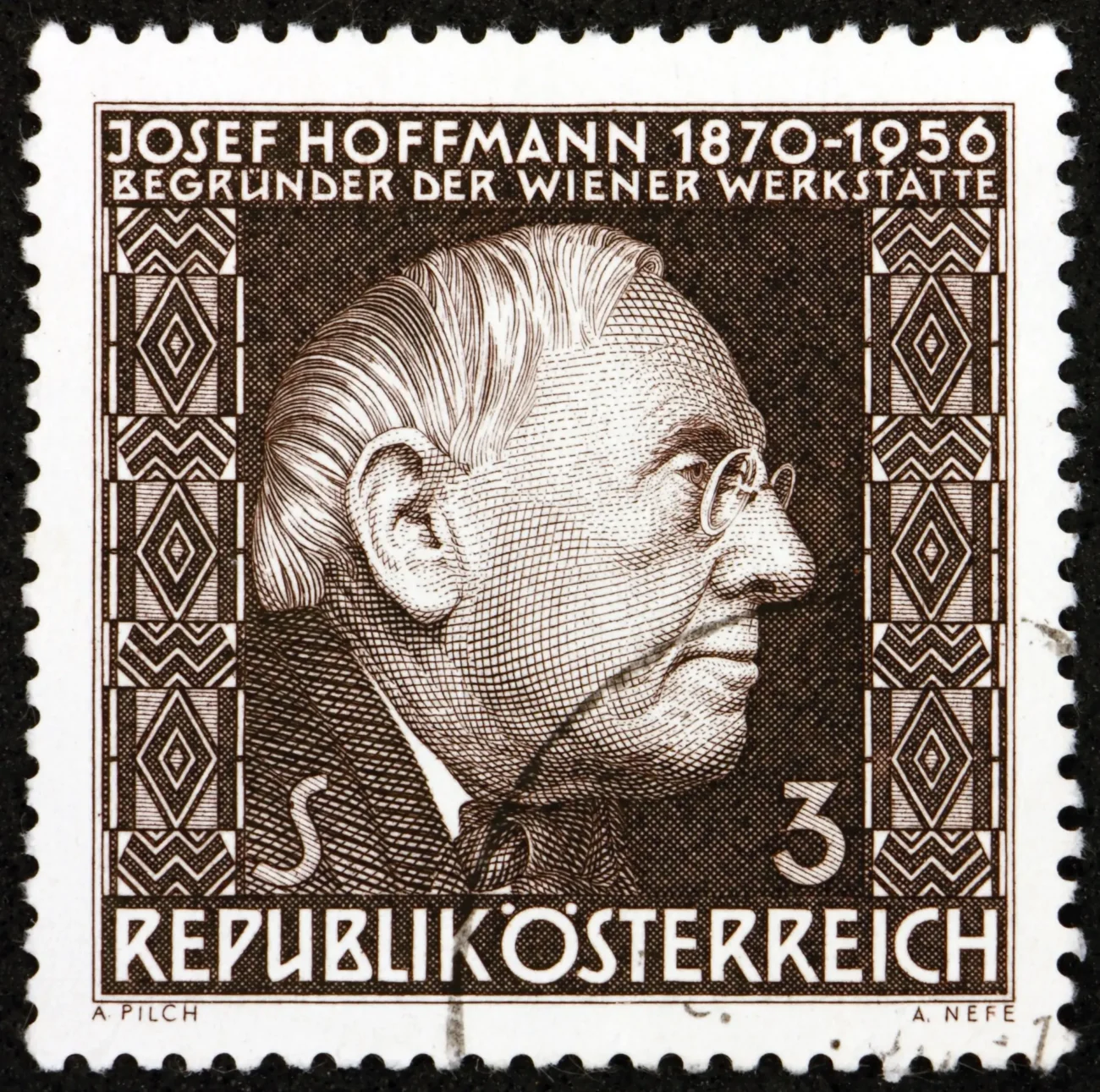 shutterstock_2533323523-2 | TVGURU.cz Poštovní známka s Josefem Hoffmannem
