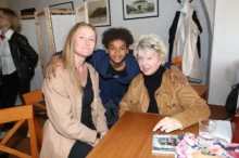 Alena Vránová s vnučkou a pravnukem