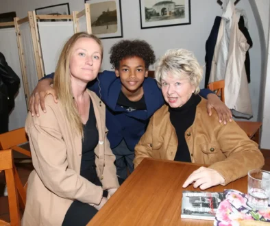 Alena Vránová s vnučkou a pravnukem