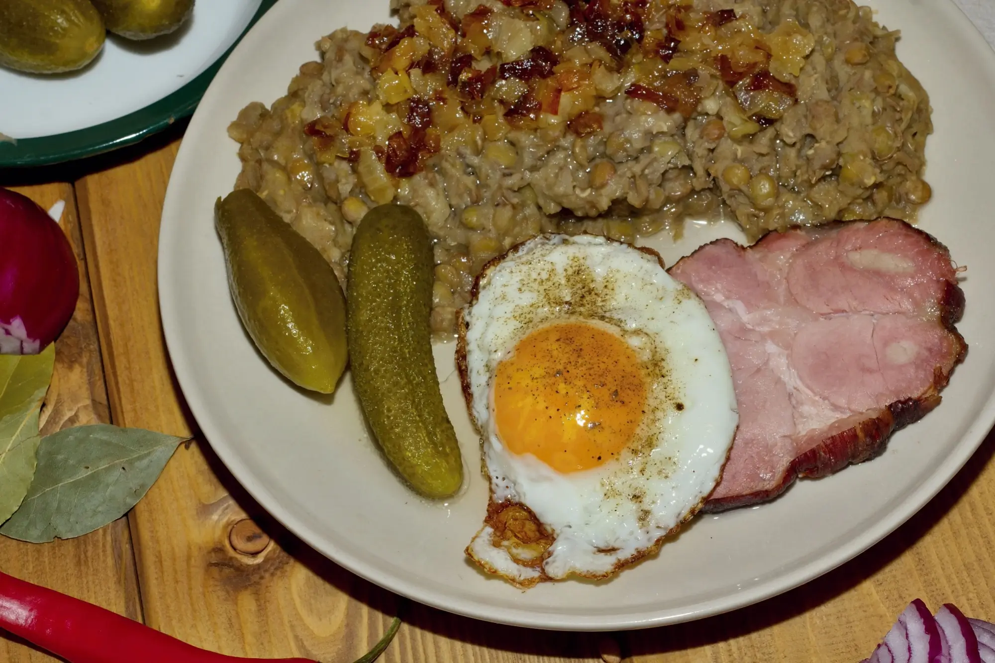 Čočka s uzeným masem a volským okem