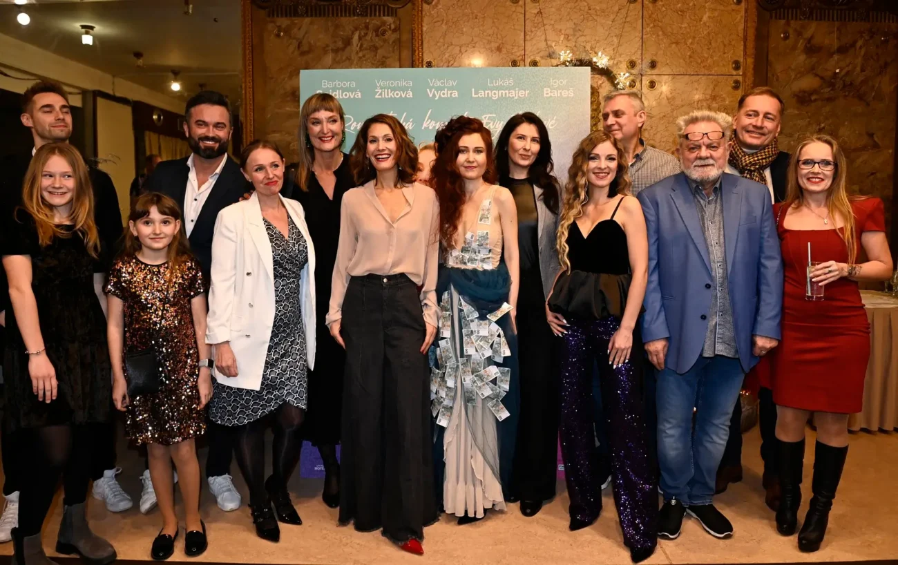 Herci filmu Deník Shopaholičky včetně režisérky Evy Toulové