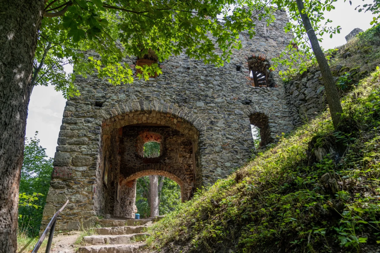 Zbytek brány na Andělské Hoře 