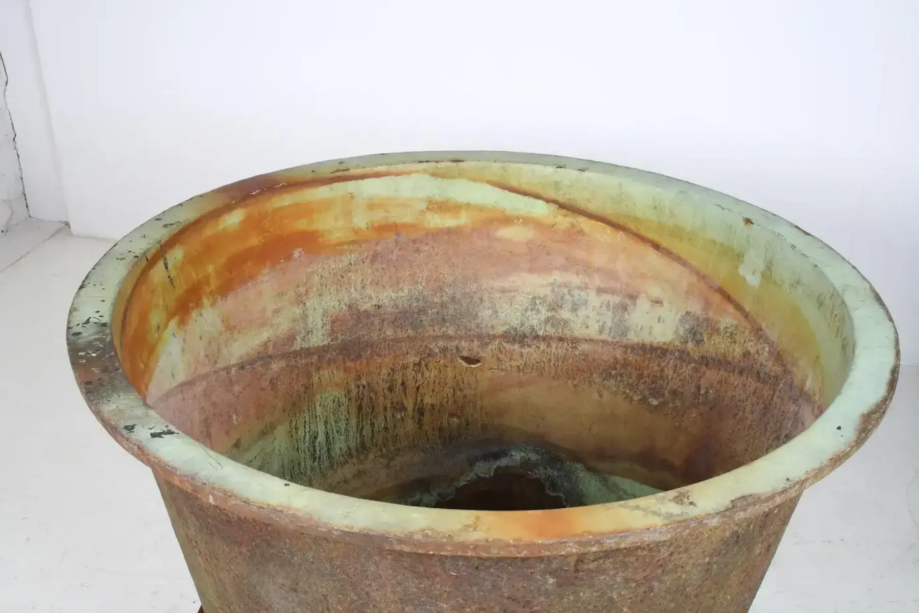 Starožitný kotlík měl původně zelený smalt