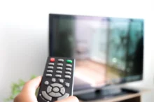 zapínání televize