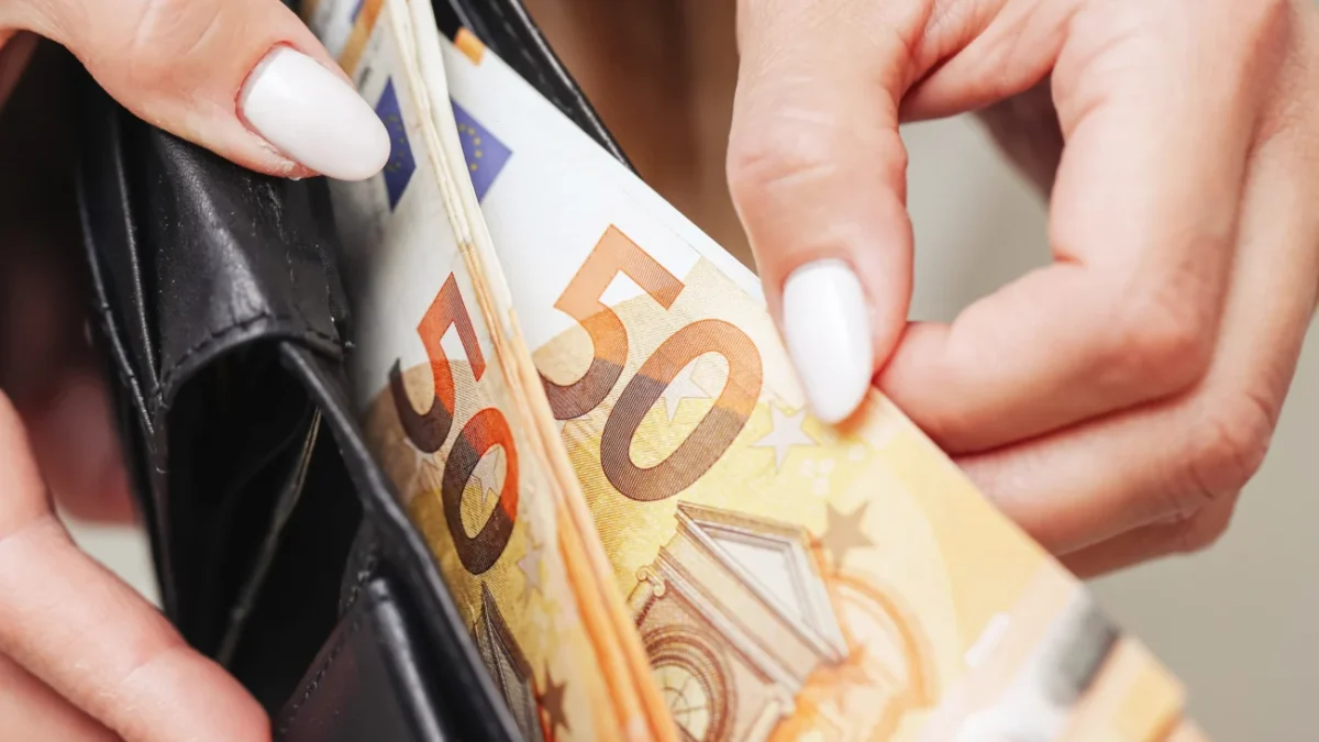 peníze v peněžence