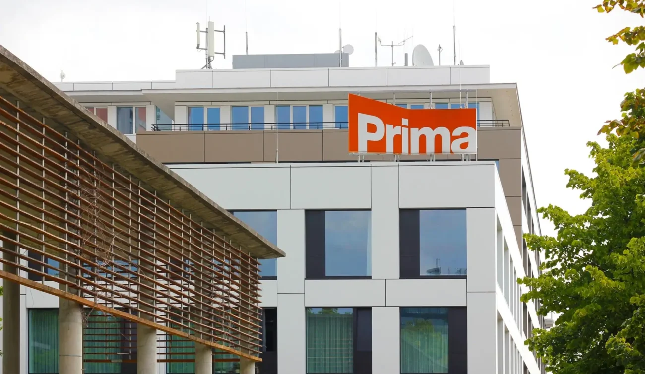 Každá z televizí se snaží připravit zajímavý program. Zdroj: Shutterstock | TVGURU.cz Budova TV Prima.