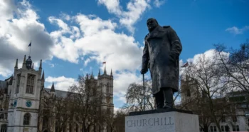 socha Winstona Churchilla