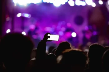 fanoušci na koncertě