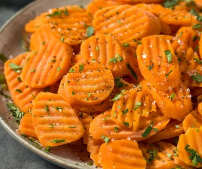 Mrkev dobře dochutíte cibulkou smaženou na másle