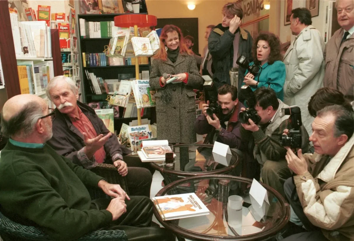 Miloš Macourek a další lidé.