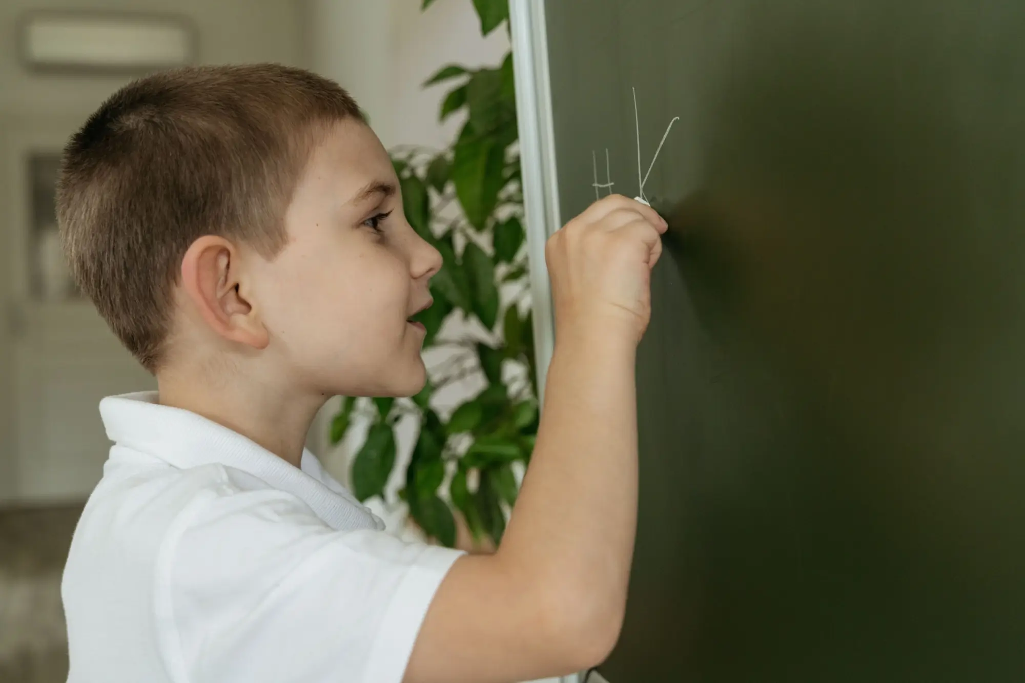 Své jméno umí dítě většinou napsat jako první | TVGURU.cz Své jméno umí dítě většinou napsat jako první