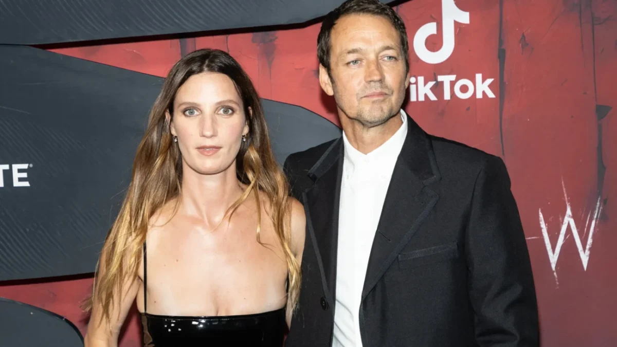 Režisér Rupert Sanders.