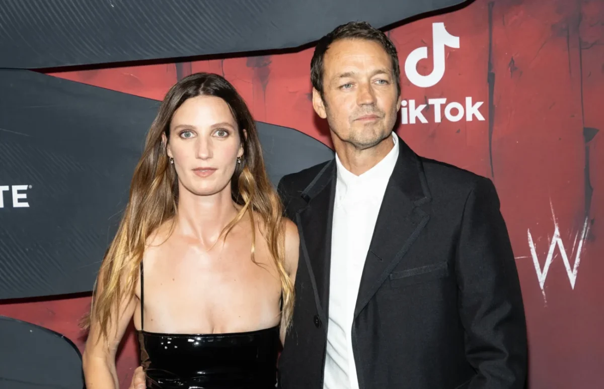 Režisér Rupert Sanders.