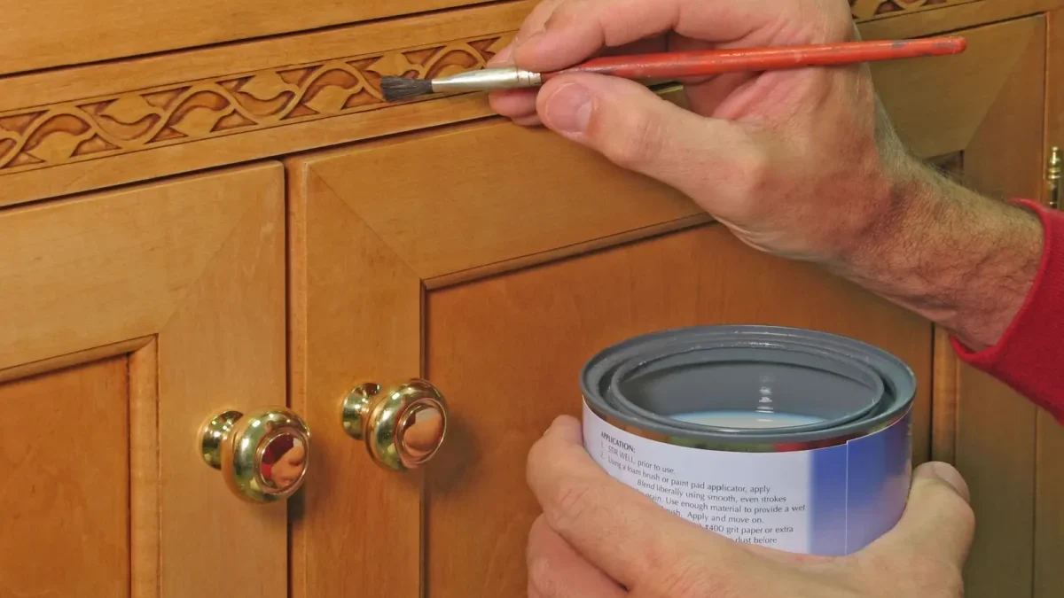 Restaurování vykládaného nábytku