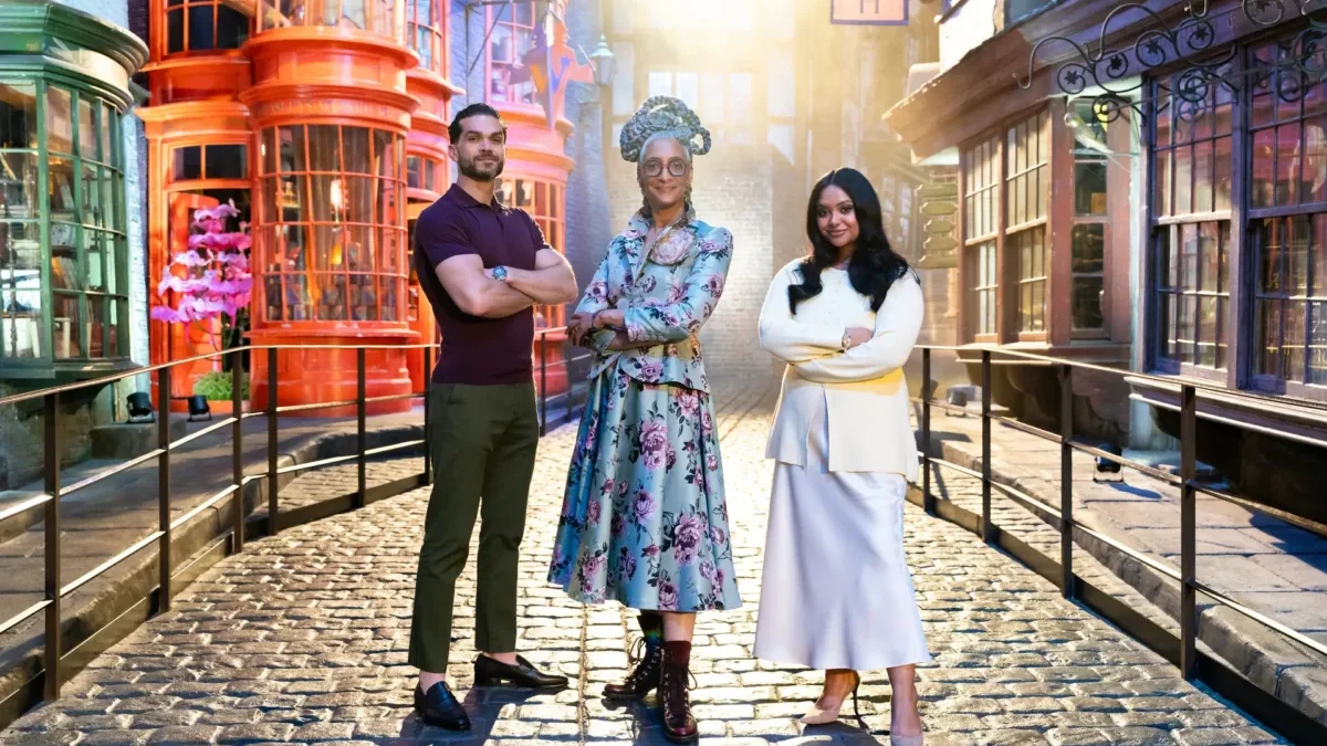 Porotci stojí v prostorách Harryho Pottera.