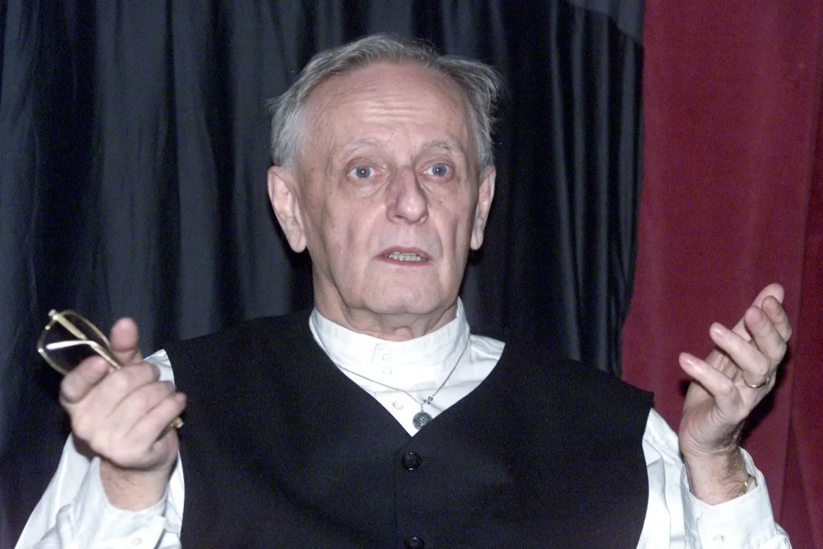 Oto Ševčík rozhazuje rukama. 