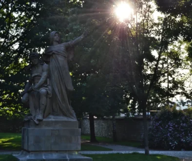 Socha Přemyslovců v parku