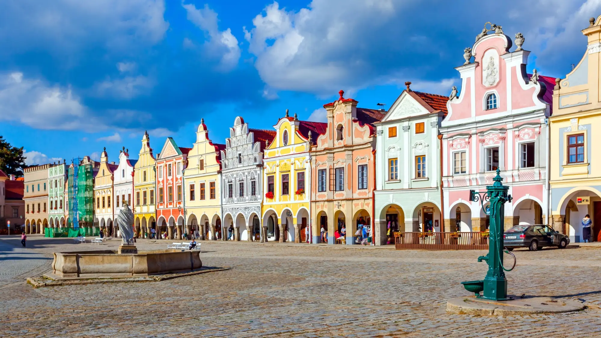 Renesanční domy na náměstí v Telči | TVGURU.cz Renesanční domy na náměstí v Telči