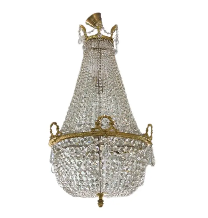 Lustr George společnosti Preciosa se prodává za velmi vysokou cenu. Zdroj: AntiquesPrague