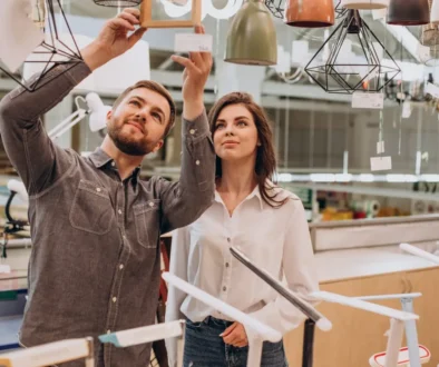 Chystáte se zvelebit byt po babičce? Věnujte pozornost tomu, jaký lustr se chystáte vyhodit. Může mít vysokou hodnotu. Zdroj: Shutterstock