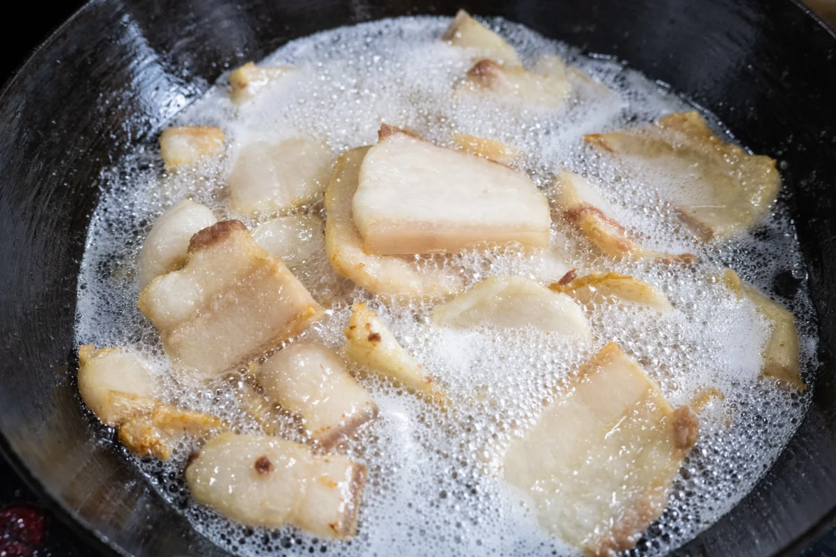 shutterstock_2549667575 1 | TVGURU.cz sádlo na pánvi