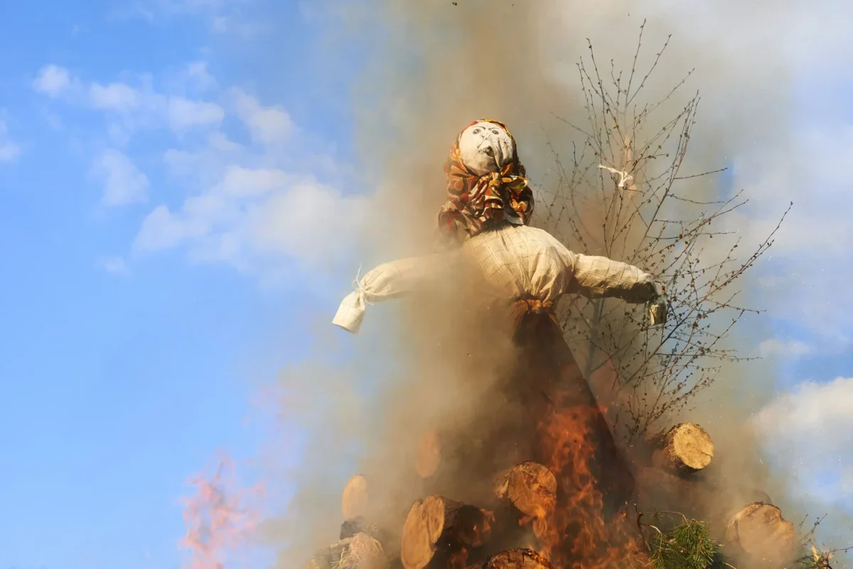 hořící hranice s panákem