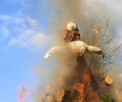 hořící hranice s panákem