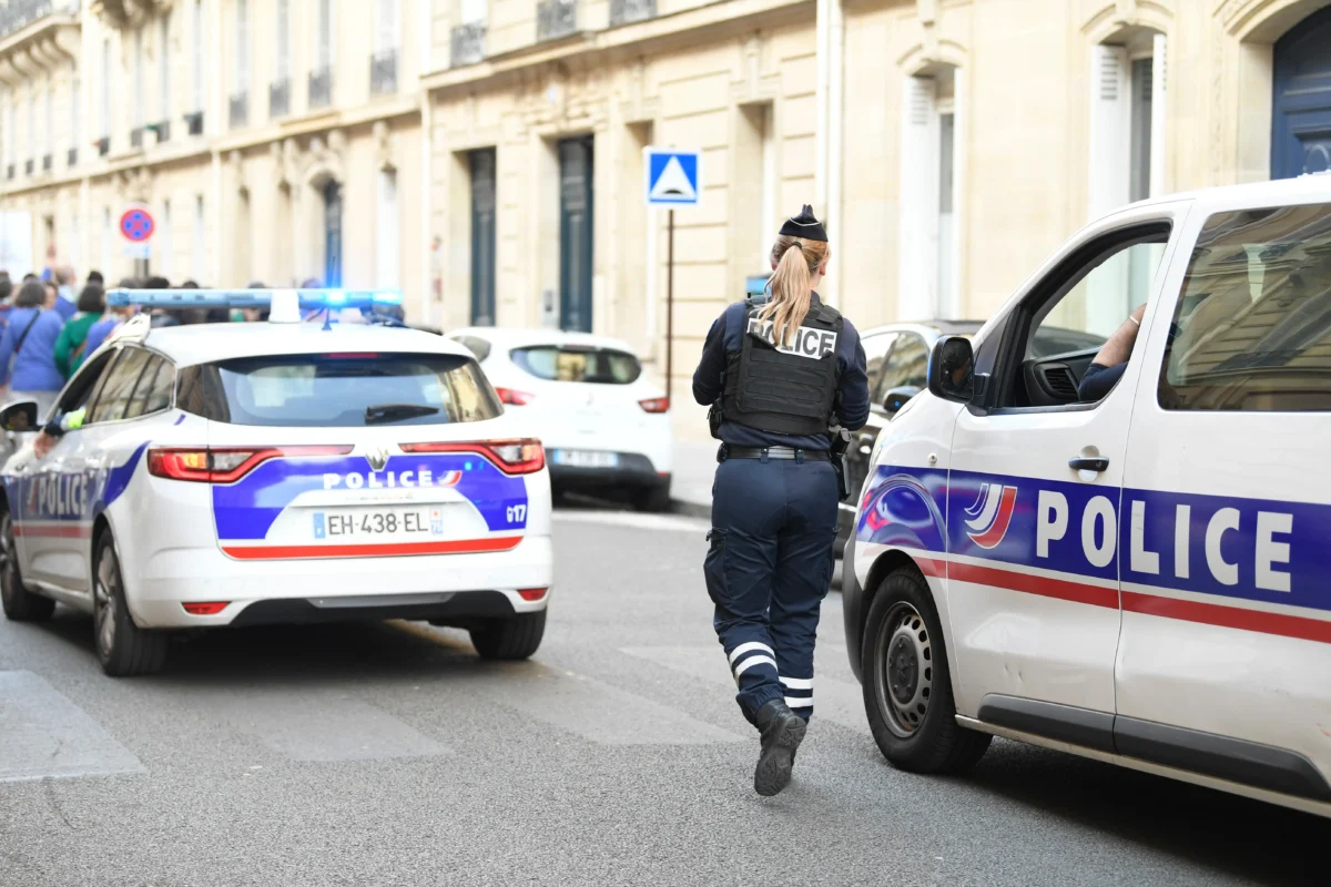 Žena policistka ve Francii