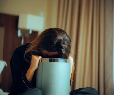 žena s hlavou v koši