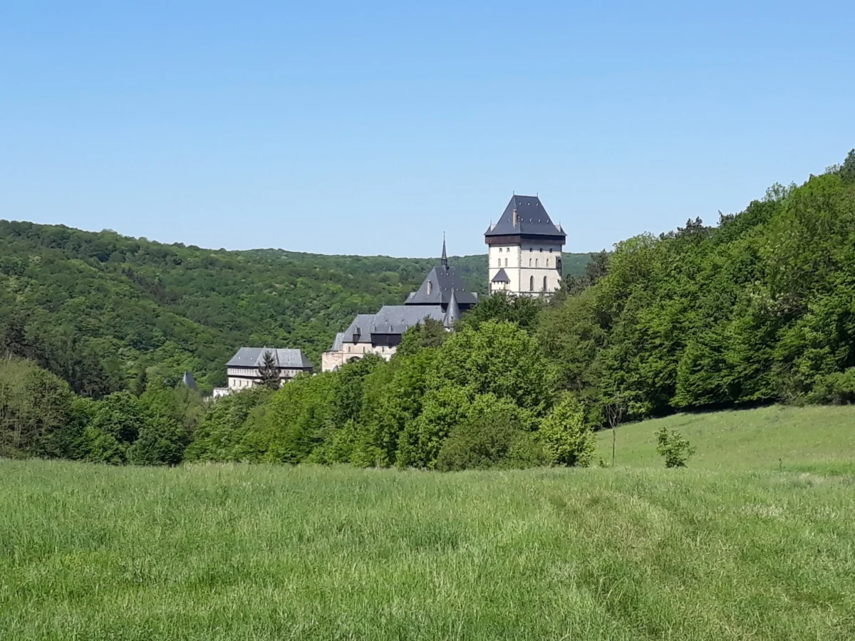 shutterstock_2687647171 | TVGURU.cz Hrad Karlštejn