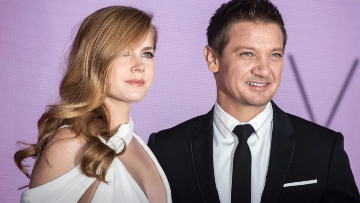 Amy Addams a Jeremy Renner