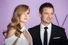 Amy Addams a Jeremy Renner