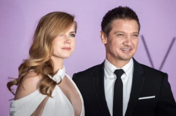 Amy Addams a Jeremy Renner