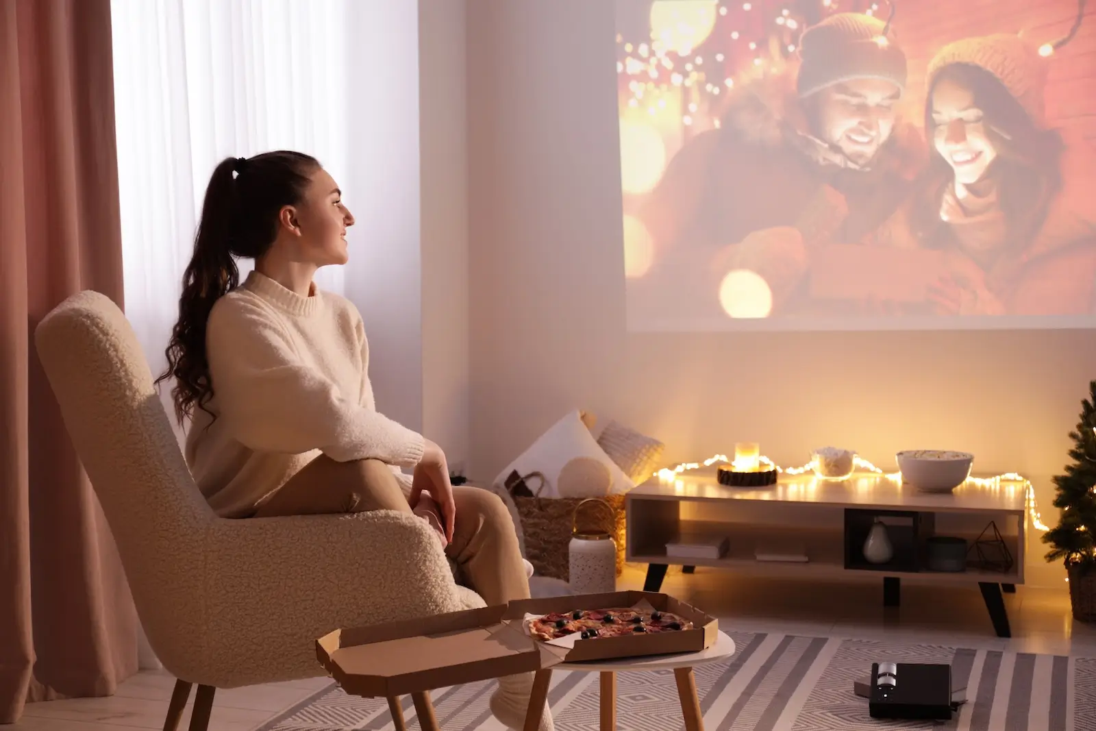 žena sleduje romantický film