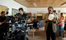 Režisér Zdeněk Troška při práci.